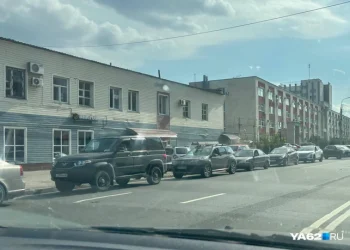 Люди стоят по часу в очередях на АЗС Рязани, власти объясняют причины