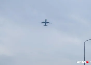 У самолета из Петербурга в Москву треснуло лобовое стекло