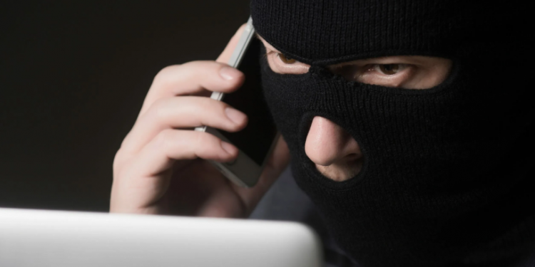 Телефонные мошенники начали представляться рязанцам сотовыми операторами