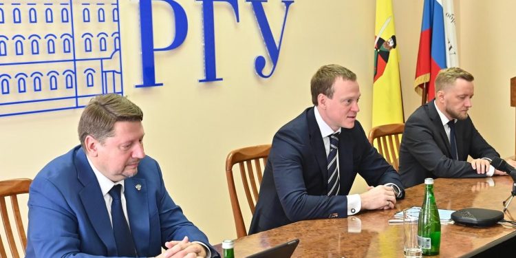 Малков встретился с новым и.о. ректора РГУ имени Есенина Боковым