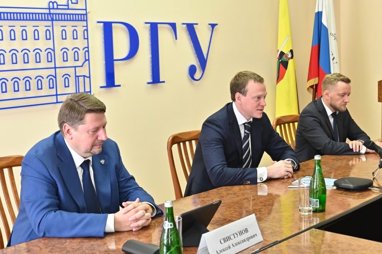 Малков встретился с новым и.о. ректора РГУ имени Есенина Боковым