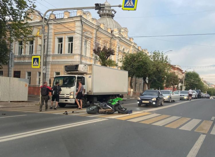 В ДТП на улице Ленина пострадал 38-летний мотоциклист