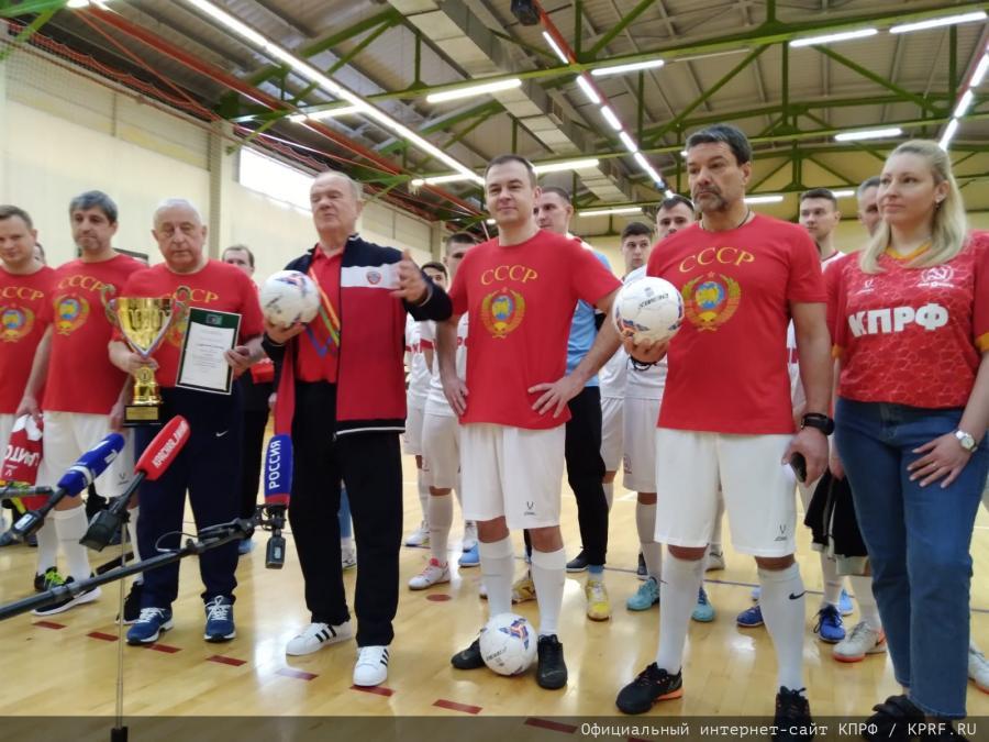 Харитонов и Зюганов посетили тренировку и матч с участием команды КПРФ по мини-футболу
