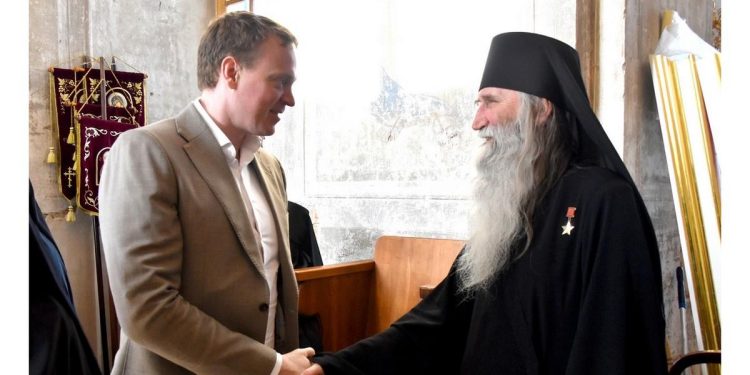 Рязанский губернатор Павел Малков и монах Киприан посетили Вышенский женский монастырь Рязанский губернатор Павел Малков и монах Киприан посетили Вышенский женский монастырь