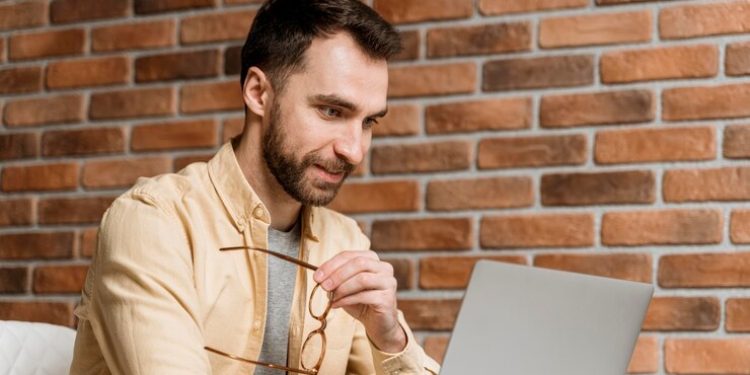 В Госдуме предложили создать на "Госуслугах" раздел для знакомств В Госдуме предложили создать на «Госуслугах» раздел для знакомств