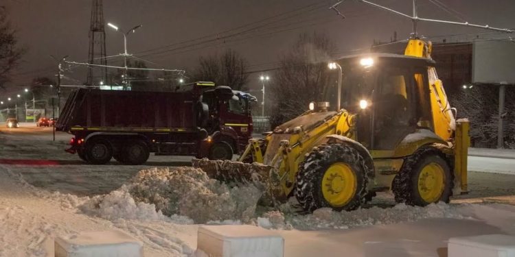 В Рязань доставили 16 машин для уборки тротуаров