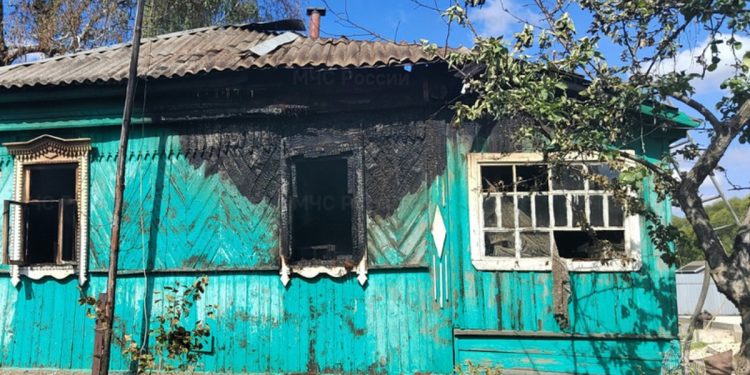 Под Рязанью дом сгорел из-за беспроводных наушников