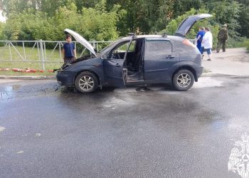 На Народном бульваре горела легковушка На Народном бульваре горела легковушка