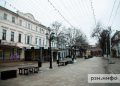 Мэр уберет часть скамеек с Почтовой для уменьшения скопления людей