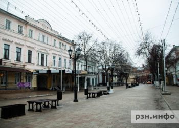 Мэр уберет часть скамеек с Почтовой для уменьшения скопления людей Мэр уберет часть скамеек с Почтовой для уменьшения скопления людей