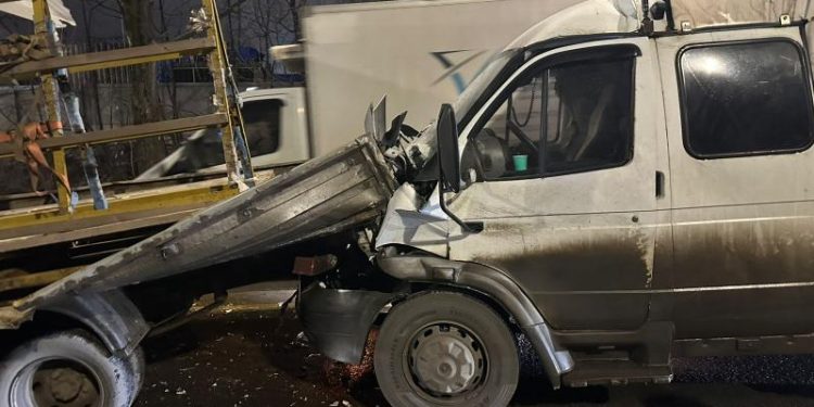 В Рязанской области в массовом ДТП с участием трех грузовиков пострадали два человека