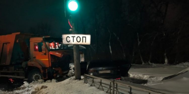 На Куйбышевском шоссе водитель грузовика устроил массовое ДТП