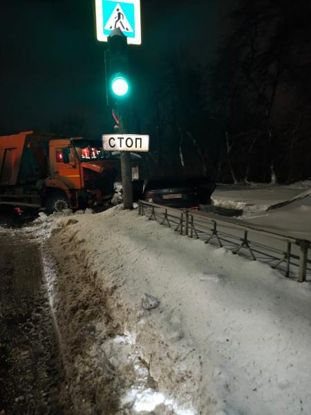 На Куйбышевском шоссе водитель грузовика устроил массовое ДТП