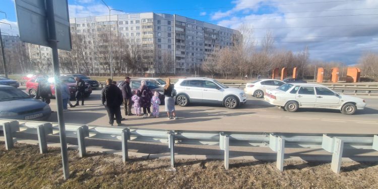 В массовом ДТП на улице Бирюзова пострадал 5-летний ребенок