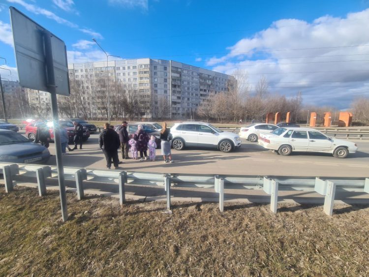 В массовом ДТП на улице Бирюзова пострадал 5-летний ребенок