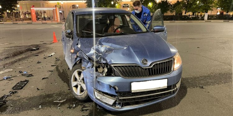 В Сети опубликовали фото с места ДТП на рязанской площади Ленина В Сети опубликовали фото с места ДТП на рязанской площади Ленина