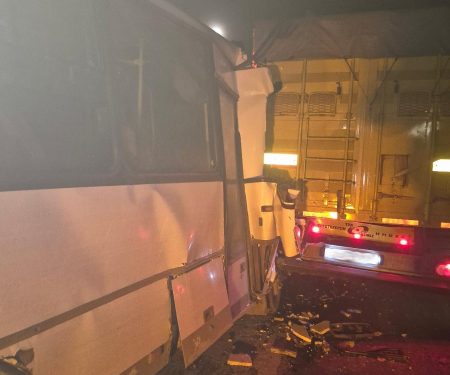 В массовом ДТП с автобусом и грузовиками в Шиловском районе пострадали три человека