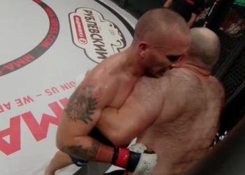 Рязанский боец ММА Клюев стал победителем поединка на турнире в Москве Рязанский боец ММА Клюев стал победителем поединка на турнире в Москве