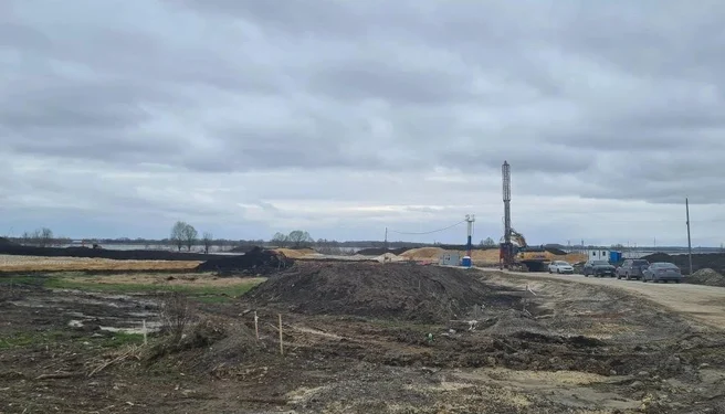 Строительство моста через Оку не снижает темпов из-за паводка