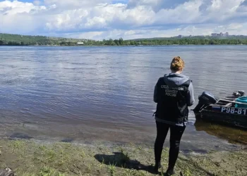 Моторная лодка перевернулась в Сибири с людьми