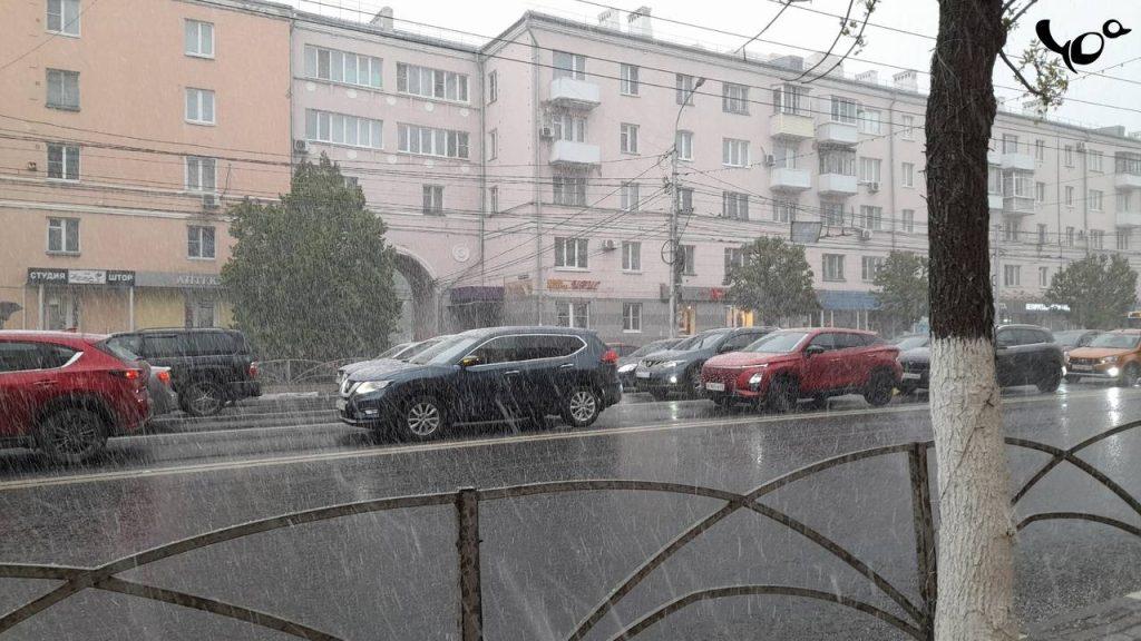 Рязанцы засняли сильный снегопад в центре города 27 апреля
