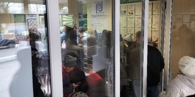 Рязанцы сообщили об огромной очереди в горгазе на Семашко