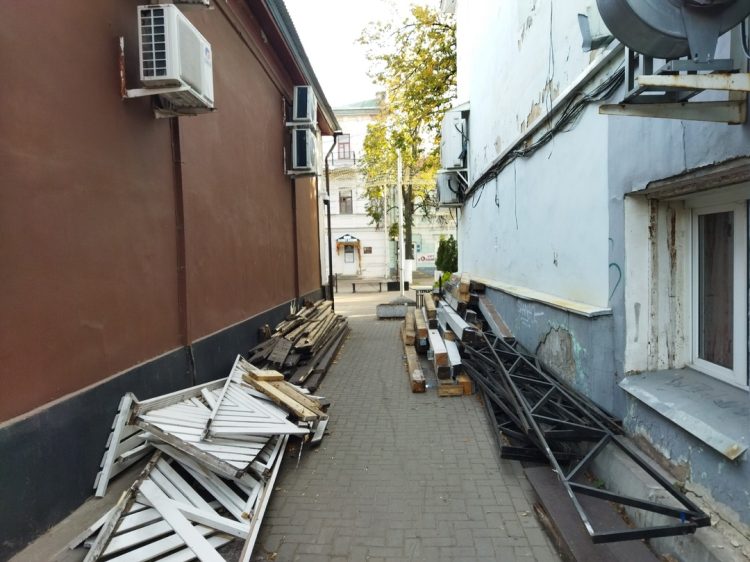 В Рязани начали разбирать летние веранды