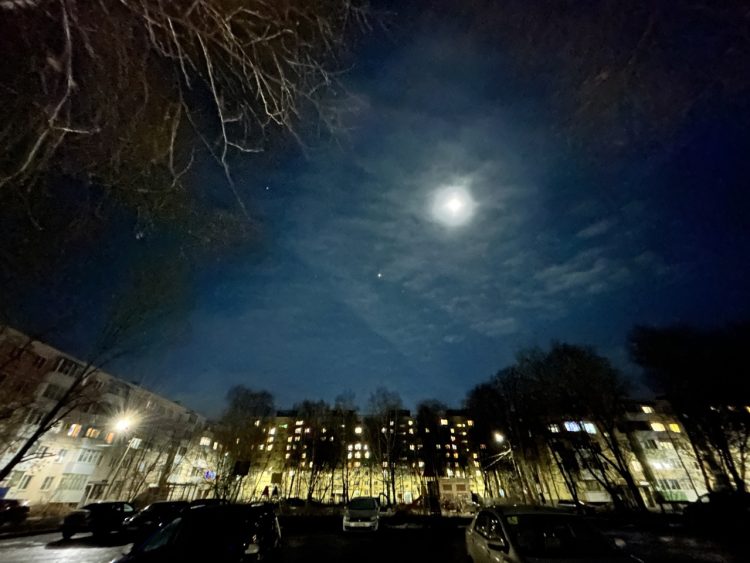 Рязанцы запечатлели лунное гало