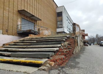 Рязанцы интересуются, когда начнется ремонт бывшего КДЦ «Октябрь»