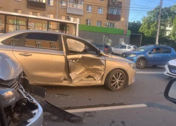 Две легковушки столкнулись на Гагарина