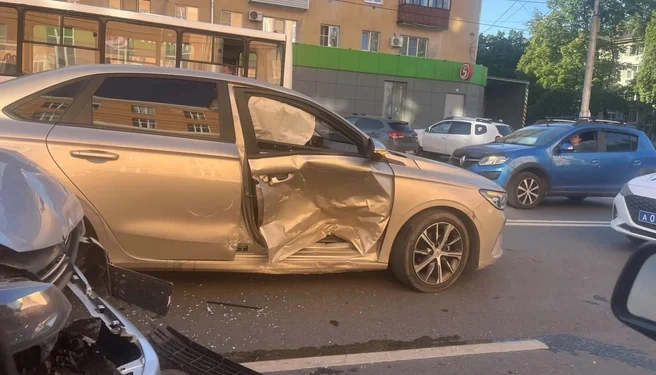 Две легковушки столкнулись на Гагарина