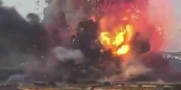 Мощный взрыв прогремел на заводе фейерверков