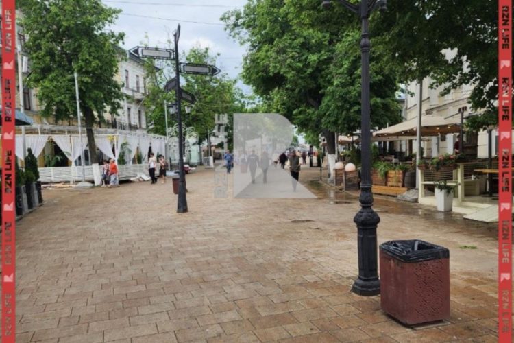 На улице Почтовой в Рязани убрали все скамейки
