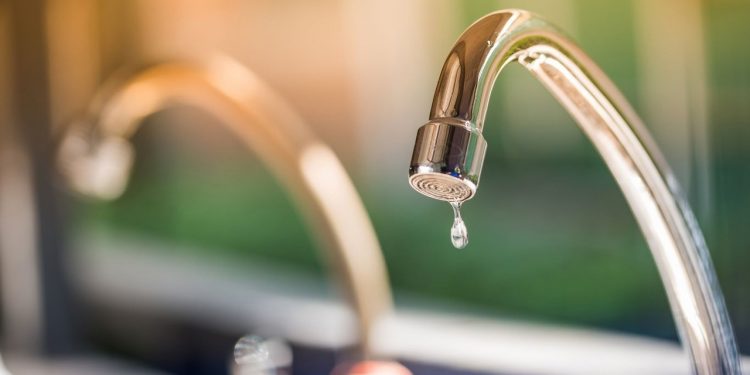 На улице Энгельса до вечера отключили холодную воду