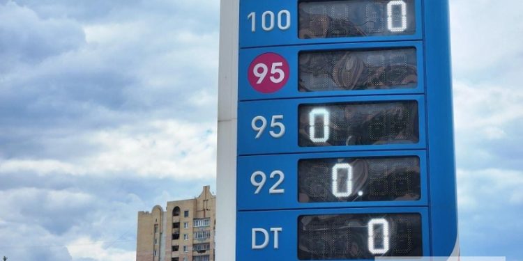 Дефицит топлива возник из-за проблем с логистикой