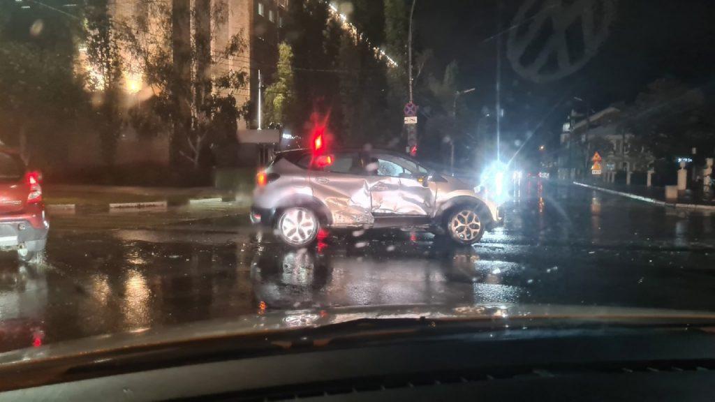 На рязанской площади Ленина столкнулись три автомобиля