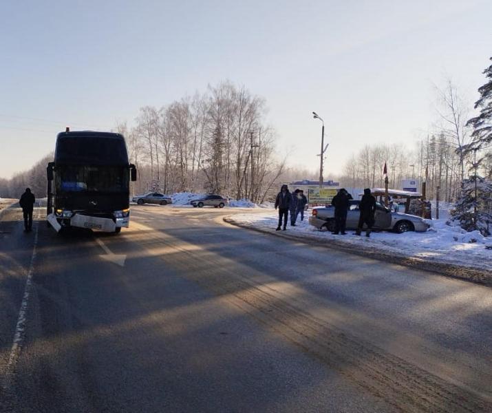 В Клепиковском районе при столкновении легковушки и автобуса пострадала 62-летняя женщина
