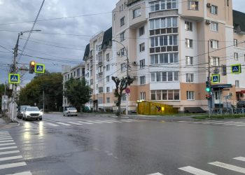 На перекрестке улиц Горького и Свободы починили неработающий светофор