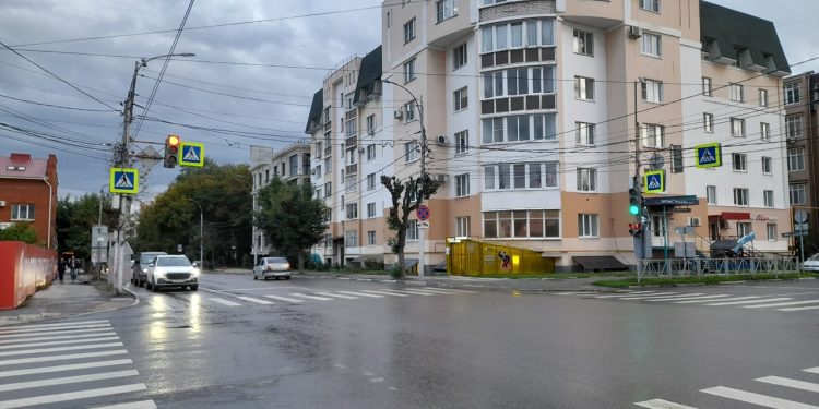 На перекрестке улиц Горького и Свободы починили неработающий светофор