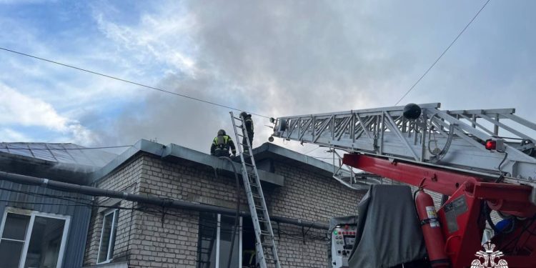 Пострадавшими при пожаре за ТЦ «Барс на Московском» оказались две женщины Пострадавшими при пожаре за ТЦ «Барс на Московском» оказались две женщины