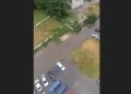 Огромная лужа затопила двор в Рязани