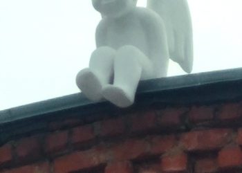 На улице Западной появилась фигурка ангела На улице Западной появилась фигурка ангела