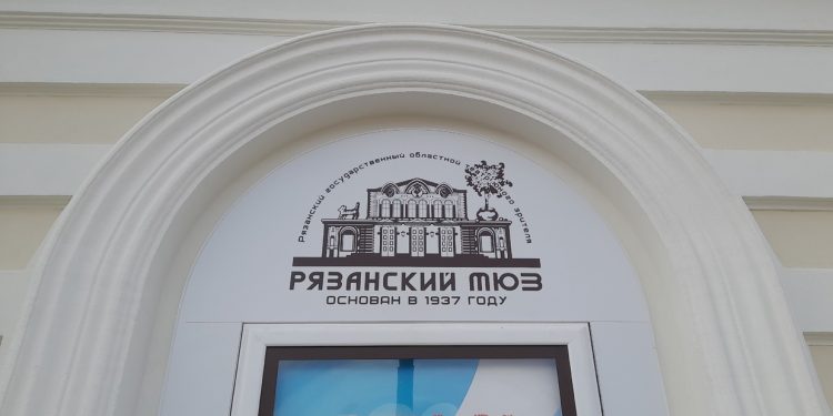 Рязанский ТЮЗ приглашает горожан на закулисные экскурсии в марте