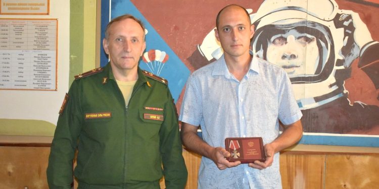 Участнику СВО из рязанского Кораблино Латышеву вручили орден Мужества Участнику СВО из рязанского Кораблино Латышеву вручили орден Мужества