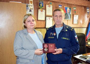 В рязанском Шилове матери погибшего контрактника вручили орден Мужества В рязанском Шилове матери погибшего контрактника вручили орден Мужества