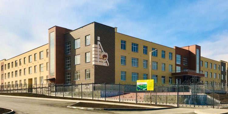 Кабардинские школьники и их родители саботировали гимн России во время выпускного