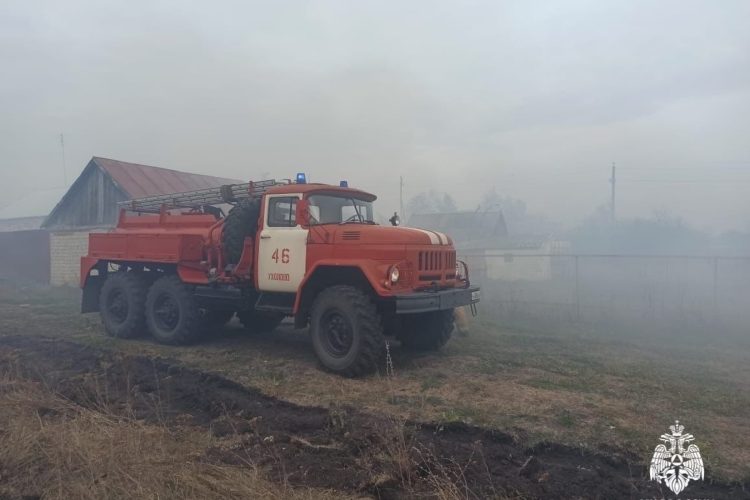 В Ряжском районе перекинувшийся с загоревшегося дома огонь повредил еще 4 жилых дома