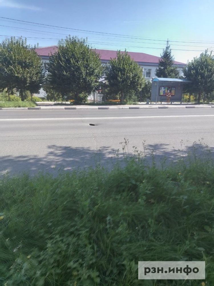 На улице Вокзальной провалился асфальт