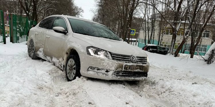 Рязанка возмутилась нечищенной дорогой на улице Новоселов