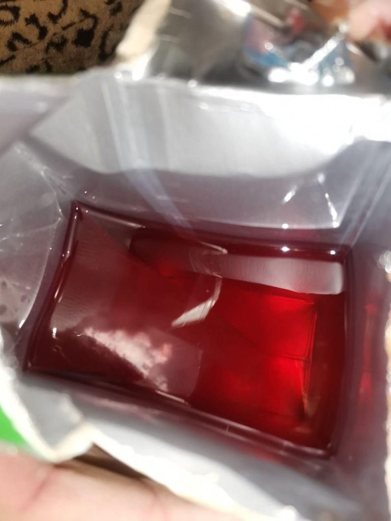 Горожане пожаловалась на плесень в упаковку с соком, купленном в рязанском магазине